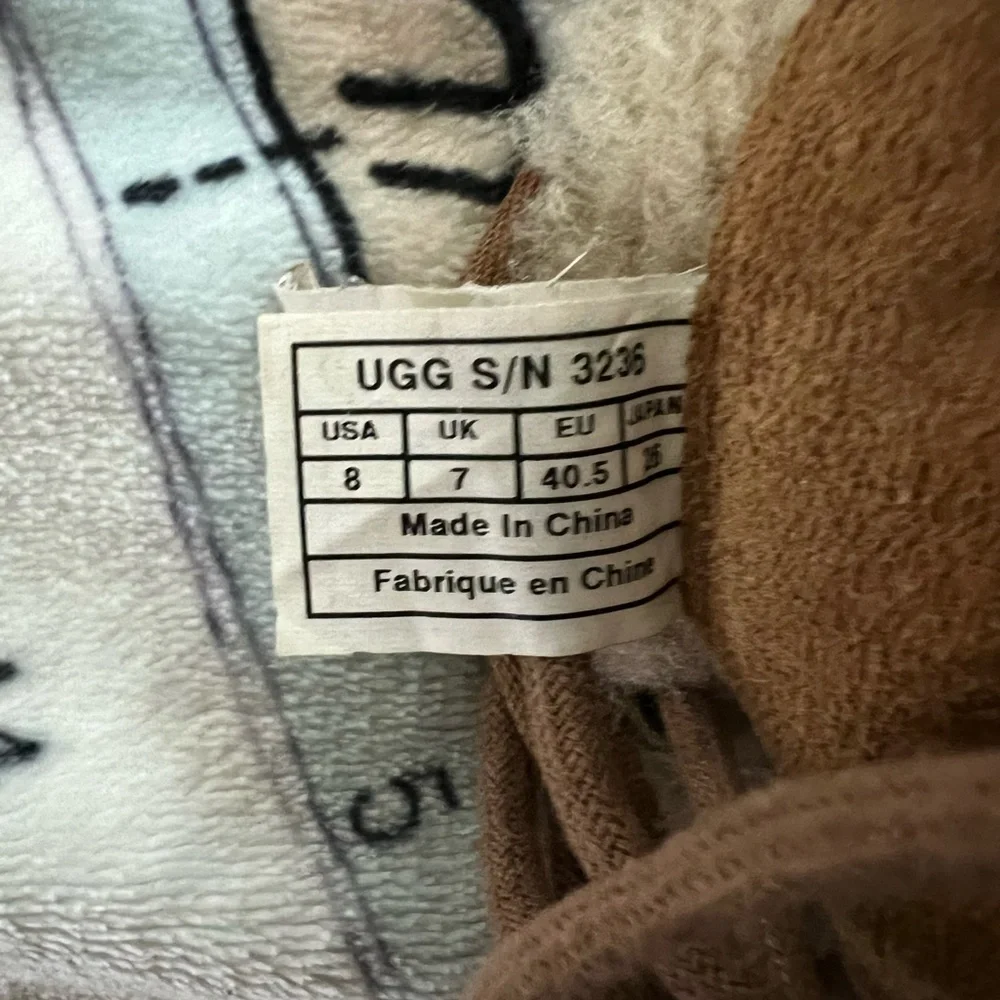 UGGs - Picture 4 of 7